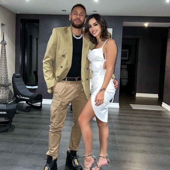 Namorada de Neymar, Bruna Biancardi compartilhou seus gostos de perfumaria nas redes sociais