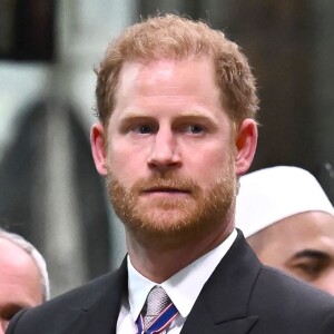 Príncipe Harry toma atitude drástica após coroação de rei Charles III