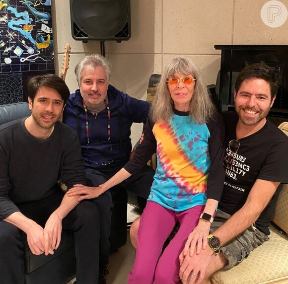 Filho de Rita Lee, João mostrou foto da cantora com Roberto de Carvalho e o produtor Gui Boratto