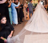 Vestio de noiva de Mirela Janis trazia véu gigantesco