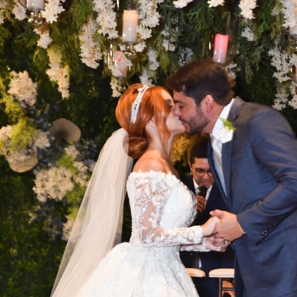 Mirela Janis e Yugnir Ângelo se casaram nesta quarta-feira (10) em João Pessoa
