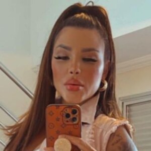 Jenny Miranda chamou Gretchen de 'ex-mãe' em post sobre morte de Carlos Marques