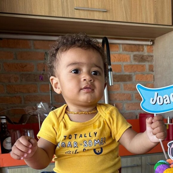 Viviane Araújo e Guilherme Militão são papais do pequeno Joaquim, de 8 meses