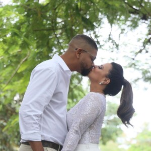Sequência de fotos teve direito a beijão entre Viviane Araújo e Guilherme Militão!