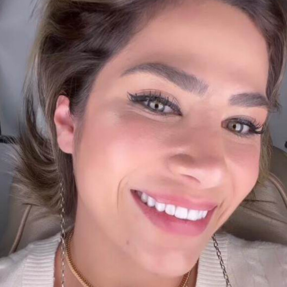 Jéssica Costa chamou atenção com novo sorriso 