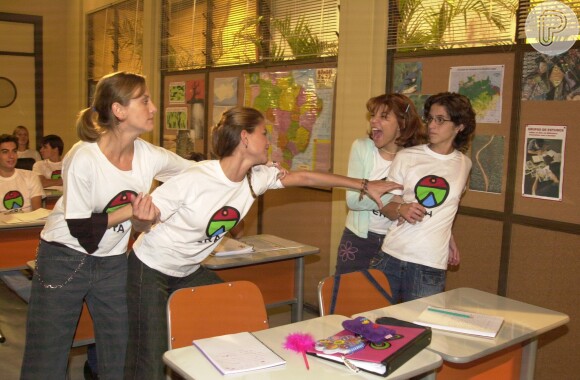 Rafaela (Alinne Moraes) e Clara (Paula Picarelli) foram defendidas pelo público da novela 'Mulheres Apaixonadas' em pesquisas da época, 2003