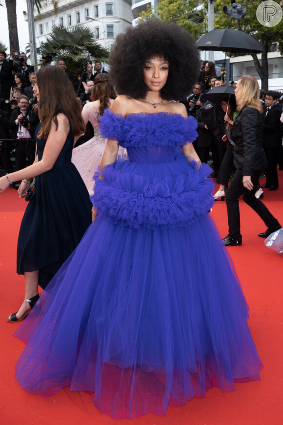 O vestido poderoso com tule usado por Ophely Mezino atraiu os holofotes em Cannes