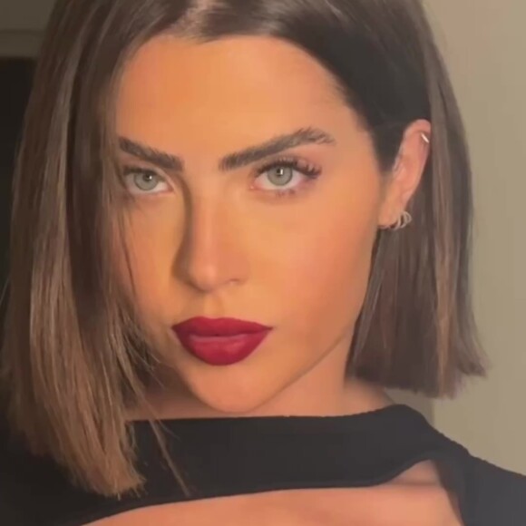 Jade Picon cortou mais o cabelo, deixando-o na altura do ombro