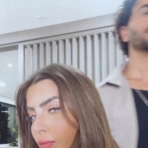 Novo visual de Jade Picon se caracteriza, principalmente, pelo comprimento entre a altura do ombro e do queixo e pelo corte reto com pontas bem alinhadas