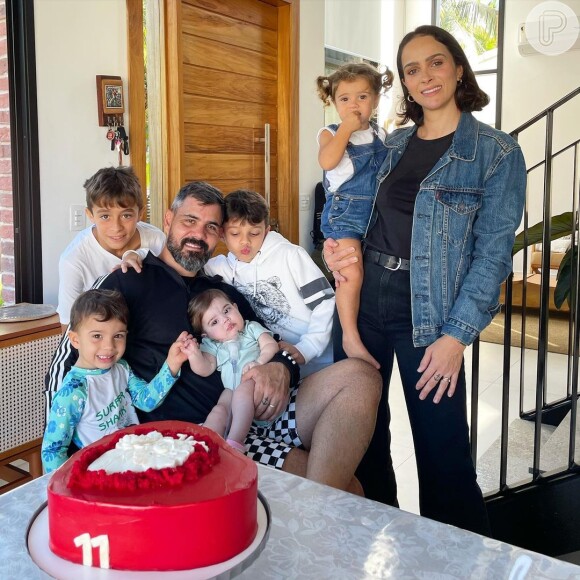 Letícia e Juliano Cazarré reuniram todos os filhos para celebrar os 11 meses de Maria Guilhermina