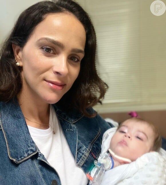 Letícia Cazarré esteve ao lado da filha no hospital em todas as internações incansavelmente 