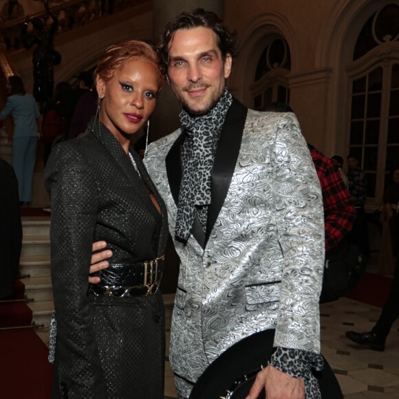 Aline Wirley e Igor Rickli apostaram em look fashionista para evento de moda