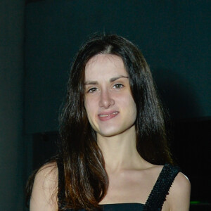 Filha mais velha de Celso Portiolli, Laura Portiolli apostou em um look all black para o aniversário de Maisa Silva