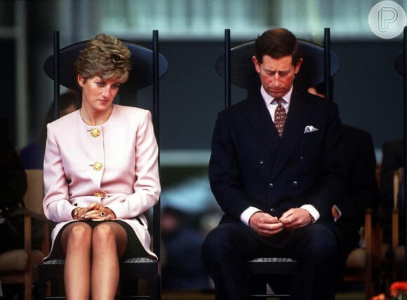 A princesa Diana teria encontrado um presente de Charles para Camilla Parker Bowles com as iniciais dos apelidos deles antes de se casarem