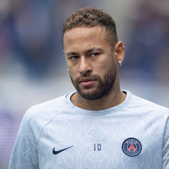 Neymar recebeu críticas por anunciar cruzeiro