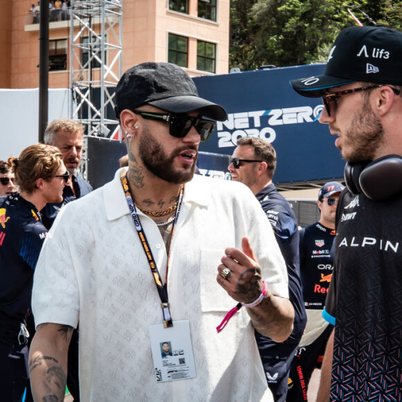 Seguidores apontaram que Neymar estaria vivendo vida de influenciador digital