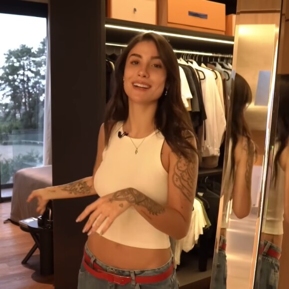 Bianca Andrade tem 4 suítes com closet em sua mansão. 
