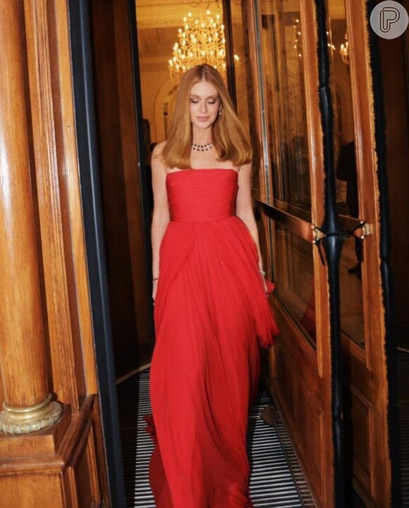 Vestido vermelho marcante foi aposta de Marina Ruy Barbosa para um de seus looks em Cannes 2023