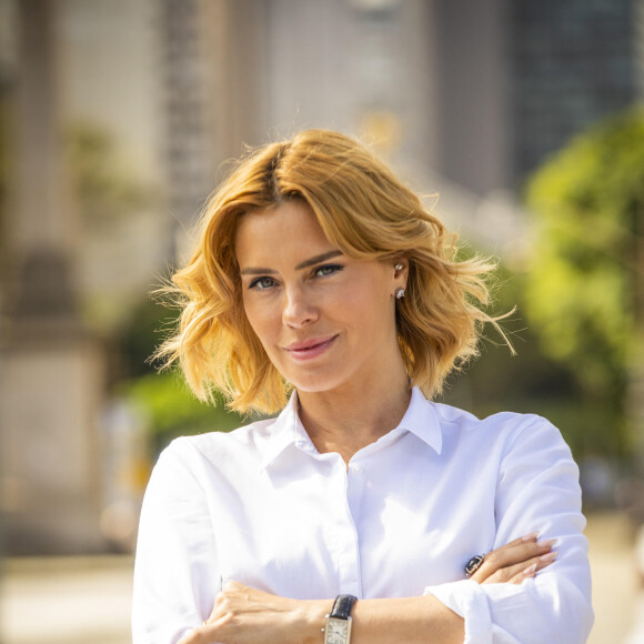 Carolina Dieckmann está no ar em 'Vai Na Fé'