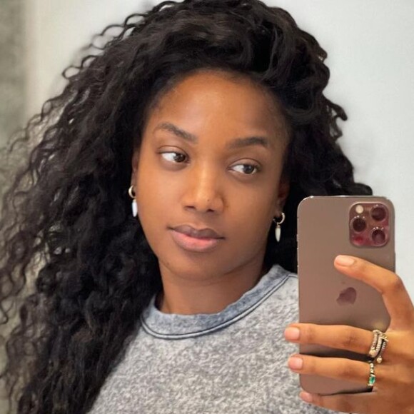 Iza publicou uma selfie sem maquiagem e recebeu chuva de elogios na web