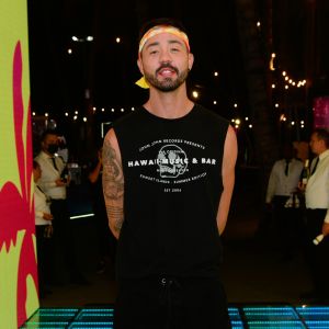 Rico Melquiades se manifestou após ser acusado de agressão por Dayanne Bezerra: ' Se juntaram um monte de gente, me derrubaram no chão e começaram a me bater. Eu estou roxo'