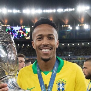 Éder Militão é jogador da Seleção e do Real Madrid