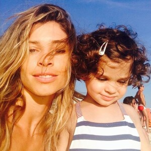 Grazi Massafera postou uma foto com Sofia pequenininha para os seus seguidores.
