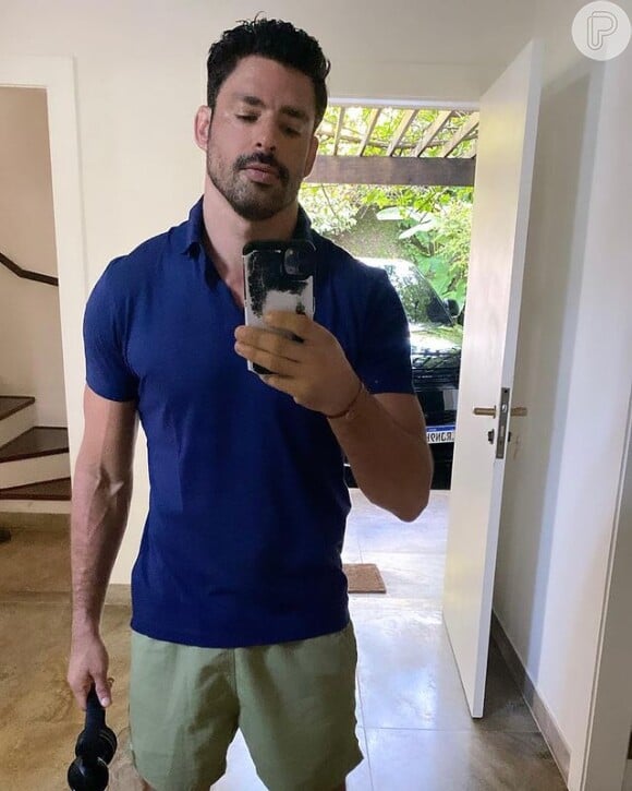 Cauã Reymond postou fotos no Instagram perguntando qual o 'mood' de seus seguidores assim como ele que mostrou looks diferentes.