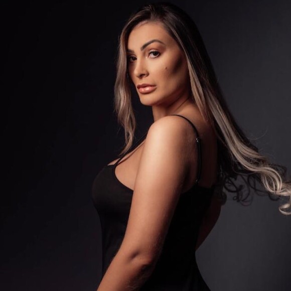 Andressa Urach sofreu duras críticas após insinuar volta à prostituição: 'Ou você é da igreja ou da putaria... Os dois juntos não dá! Sem julgamentos, só se decide'
