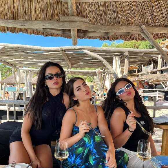 Ao lado da ex-BBB, Jade Picon e Vivi Wanderley chamam atenção