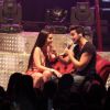 Luan Santana faz carinho em fã durante momento romântico durante show em Florianópolis, Santa Catarina