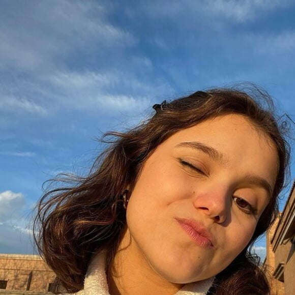 Elisa Annenberg Paglia tem 19 anos e estuda artes cênicas nos Estados Unidos.