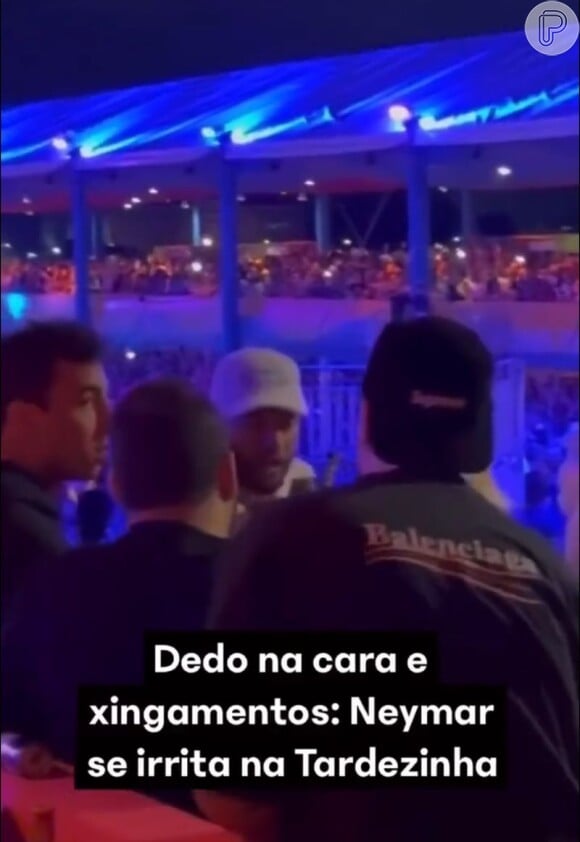 O jornalista Leo Dias postou um vídeo de Neymar aparentemente discutindo no camarote