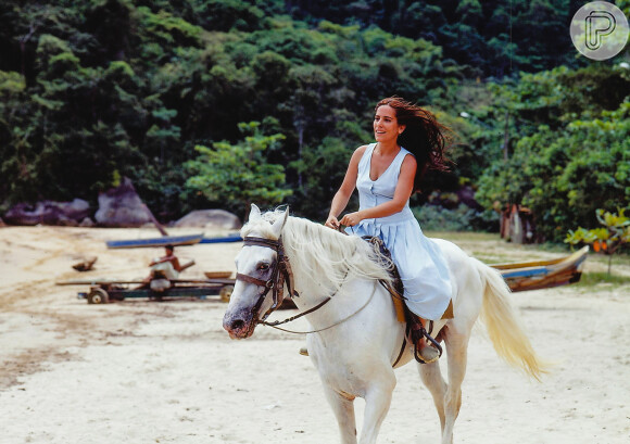 Gloria Pires precisou aprender a andar de cavalo e a nadar para atuar na novela 'Mulheres de Areia'