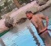 Após embargo, Neymar foi visto nadando em lago