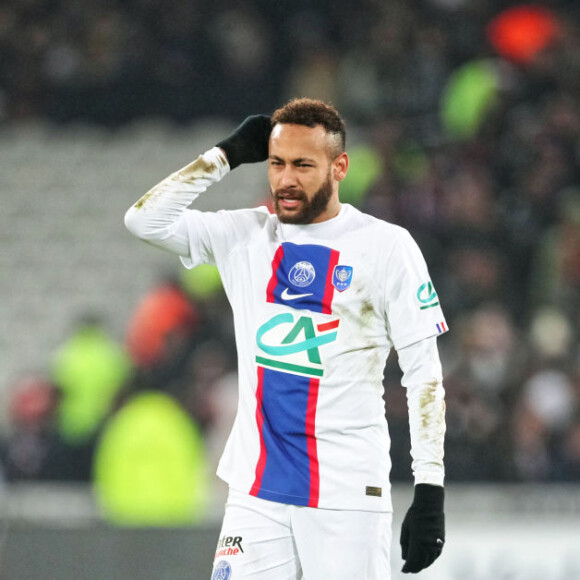 Neymar construiu um lago em sua mansão sem autorização