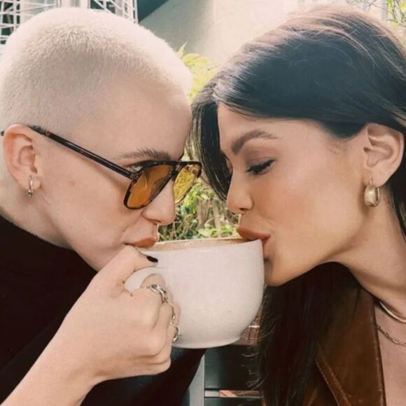 Vitória Strada anuncia término do noivado com Marcella Rica