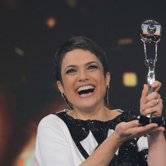 Sandra Annenberg começou como atriz, porém se tornou jornalista e chegou a ganhar prêmios por isso. Neste caso o 'melhores do ano' de 2018.