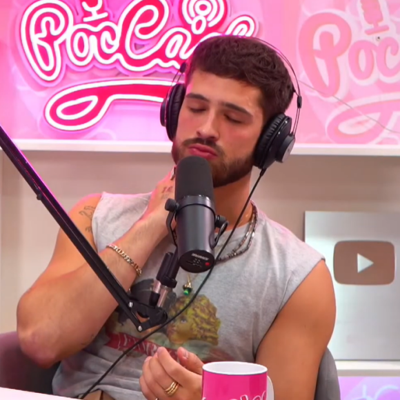 João Guilherme no "PocCast": ator explica que, para conquistá-lo, a pessoa precisa ser uma boa companhia e ter um cheiro bom