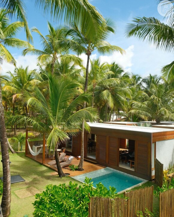 Grazi Massafera e Marlon Teixeira aproveitam viagem à Bahia em hotel composto por 14 villas situadas em frente à Praia de Taipu de Fora