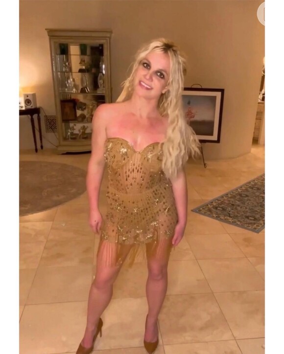 Britney Spears cai no chão com tapa do Diretor de Segurança do San Antonio Spurs