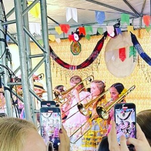 Filha de Angélica e Luciano Huck, Eva já demonstra também aptidão para a música