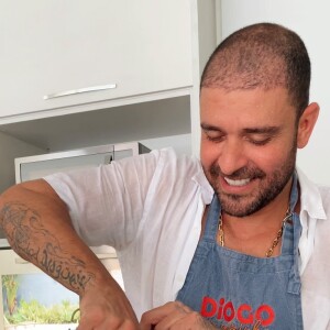 Diogo Nogueira: 'Eu trouxe coisas pra fazer um jantar, ela queria comer massa com camarão e tal. Só que... Não aconteceu nem o jantar'