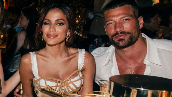 Anitta e Simone Susinna vão casar? Ator toma atitude em evento da Dolce & Gabbana e indica relacionamento sério com cantora