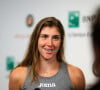 A tenista Beatriz Haddad Maia precisou interromper sua participação no Torneio de Wimbledon nesta segunda-feira (10) depois de sofrer com dores na região da lombar