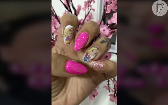 Barbie no cinema, Barbie nas unhas inspiradas nela #barbie #barbienails  #unhasdabarbie #barbie #rosa 