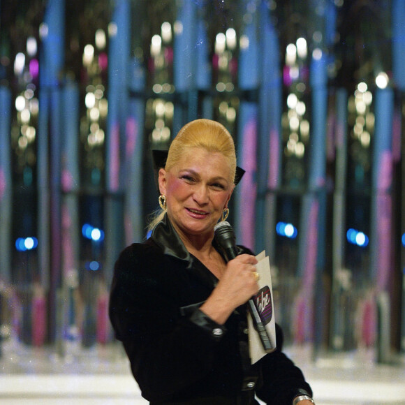 Xuxa Meneghel causou tumulto no SBT para programa de Hebe Camargo: três viaturas da PM, 40 policiais do 5º Batalhão, 15 seguranças da emissora, uma ambulância e três viaturas do DSV foram acionados