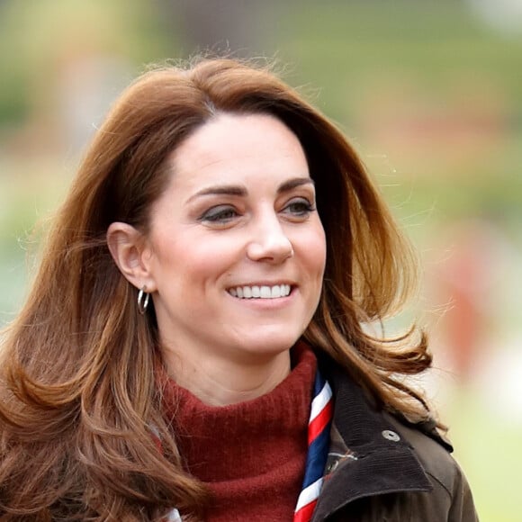 'Kate Middleton não tem medo de tirar as luvas e jogar sujo, se preciso for. É sobre autopreservação e não ser pisoteada', diz fonte do tabloide Closer