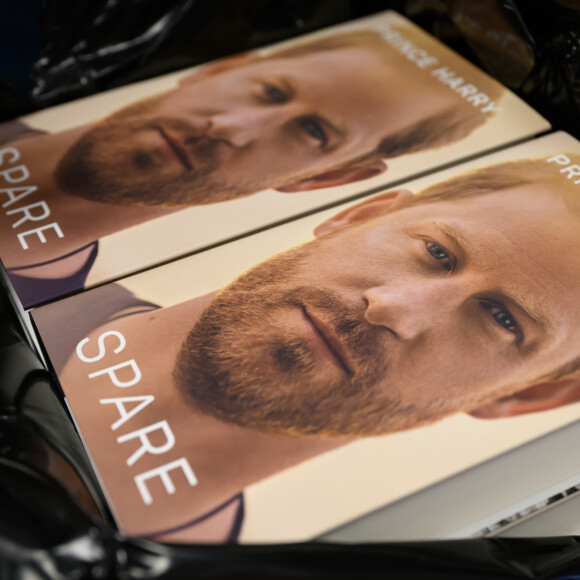 Livro de Príncipe Harry foi lançado mundialmente em janeiro deste ano