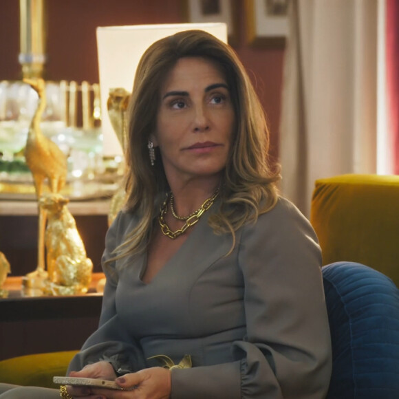 Novela 'Terra e Paixão': nos próximos capítulos, Irene (Glória Pires) vai tentar envenenar Aline (Barbara Reis)